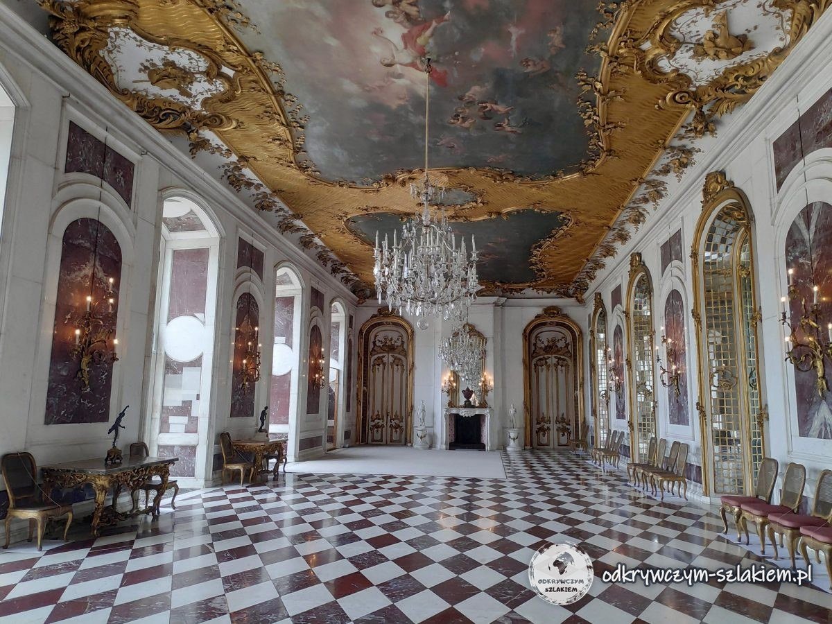 Galeria z szachownicową posadzką w Nowym Pałacu
