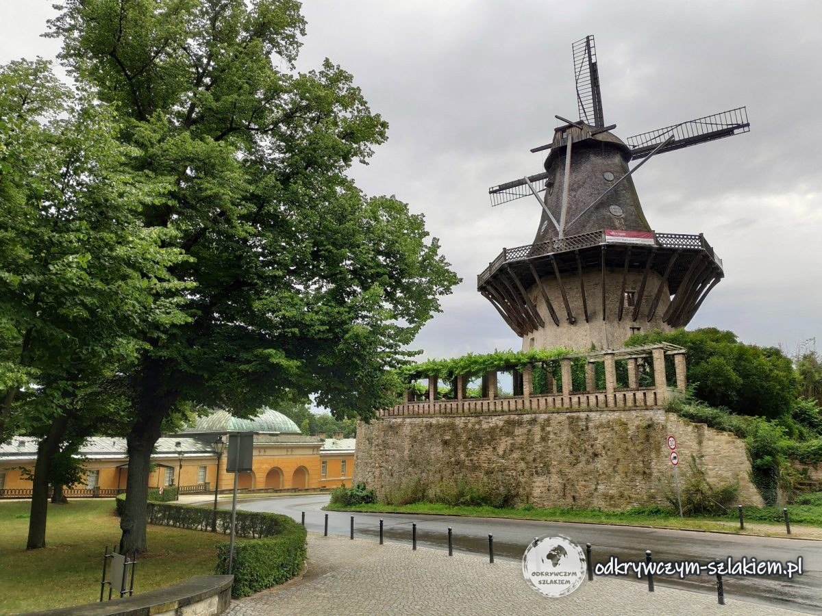 Historyczny wiatrak przy parku Sanssouci