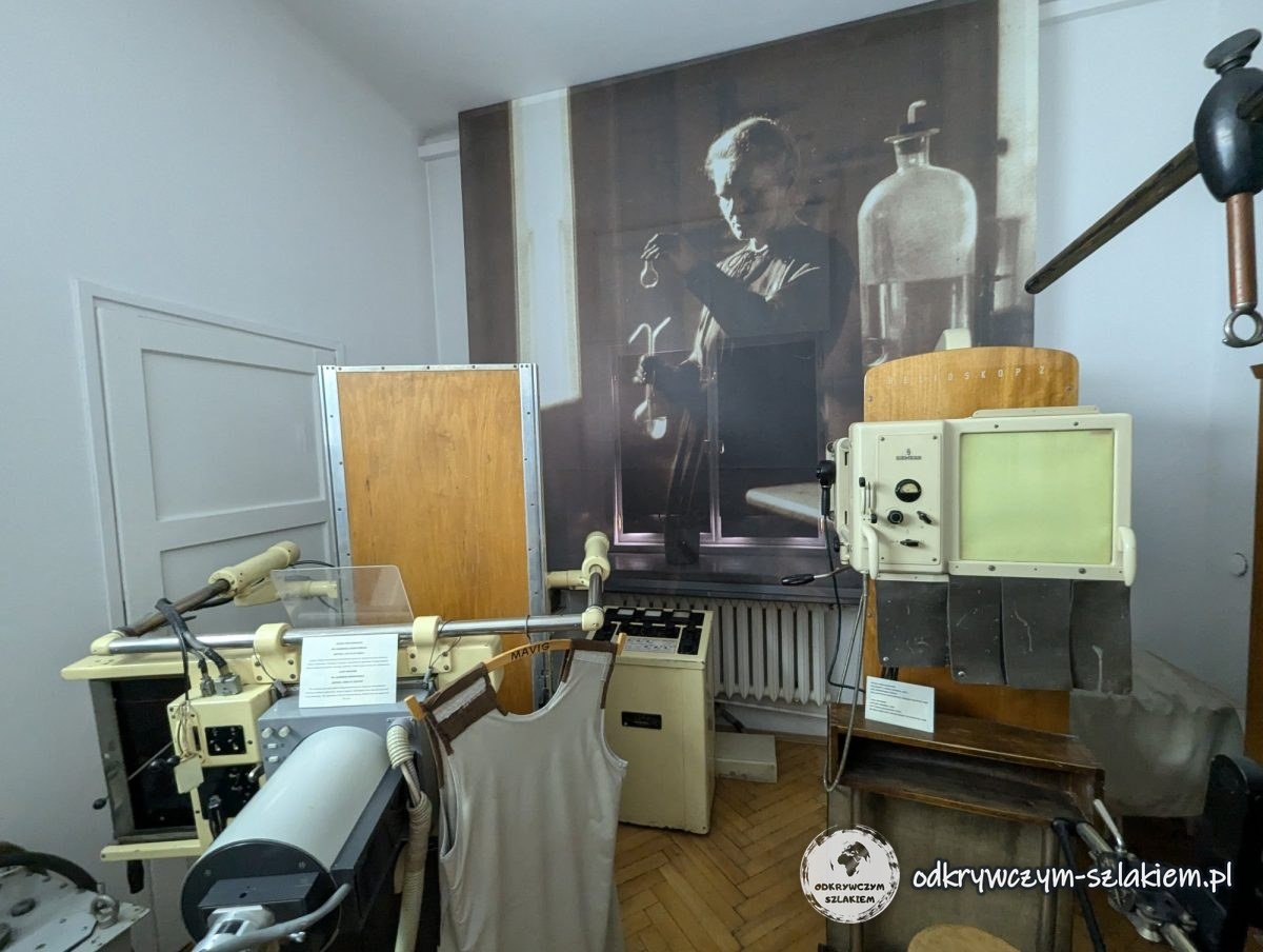Alte Röntgengeräte im Museum für Geschichte der Medizin und Pharmazie in Białystok
