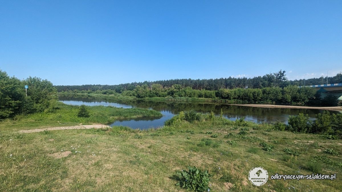 Das Narew-Tal in Nowogród vom Hochufer bei den Bunkern von 1939 aus gesehen