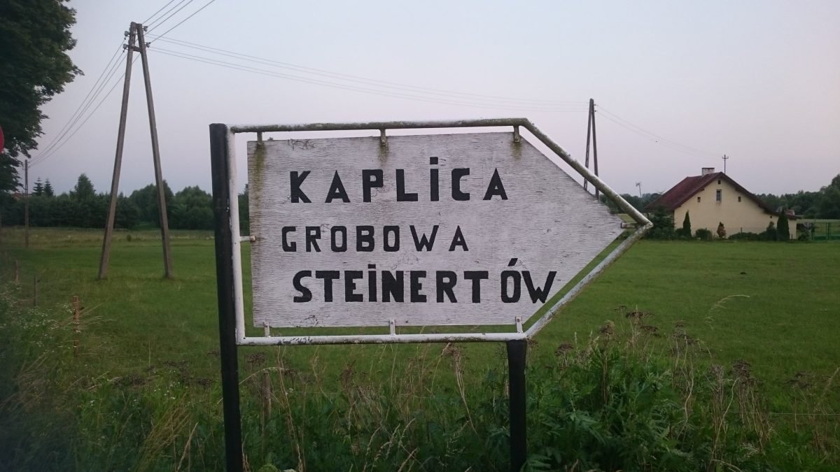 Drogowskaz „Kaplica grobowa Steinertów”