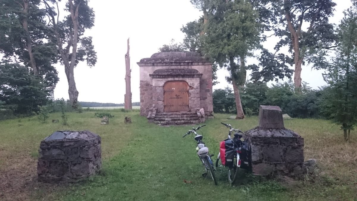 Kaplica grobowa w Zakałczu Wielkim, nazywana grobowcem Steinertów