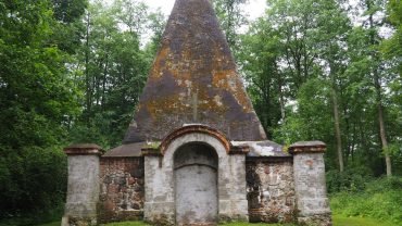 Piramida w Rapie – grobowiec rodu von Fahrenheidów na Mazurach