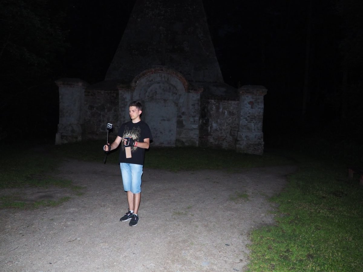 Piramida w Rapie nocą