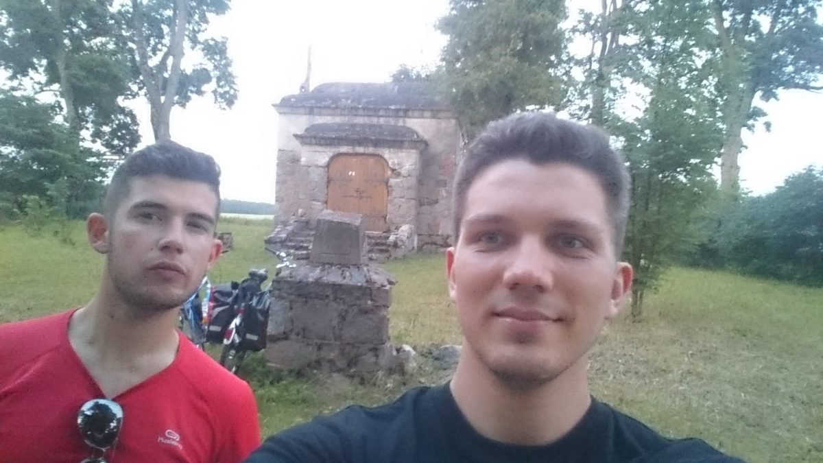 Selfie z Michałem przy kaplicy grobowej Steinertów