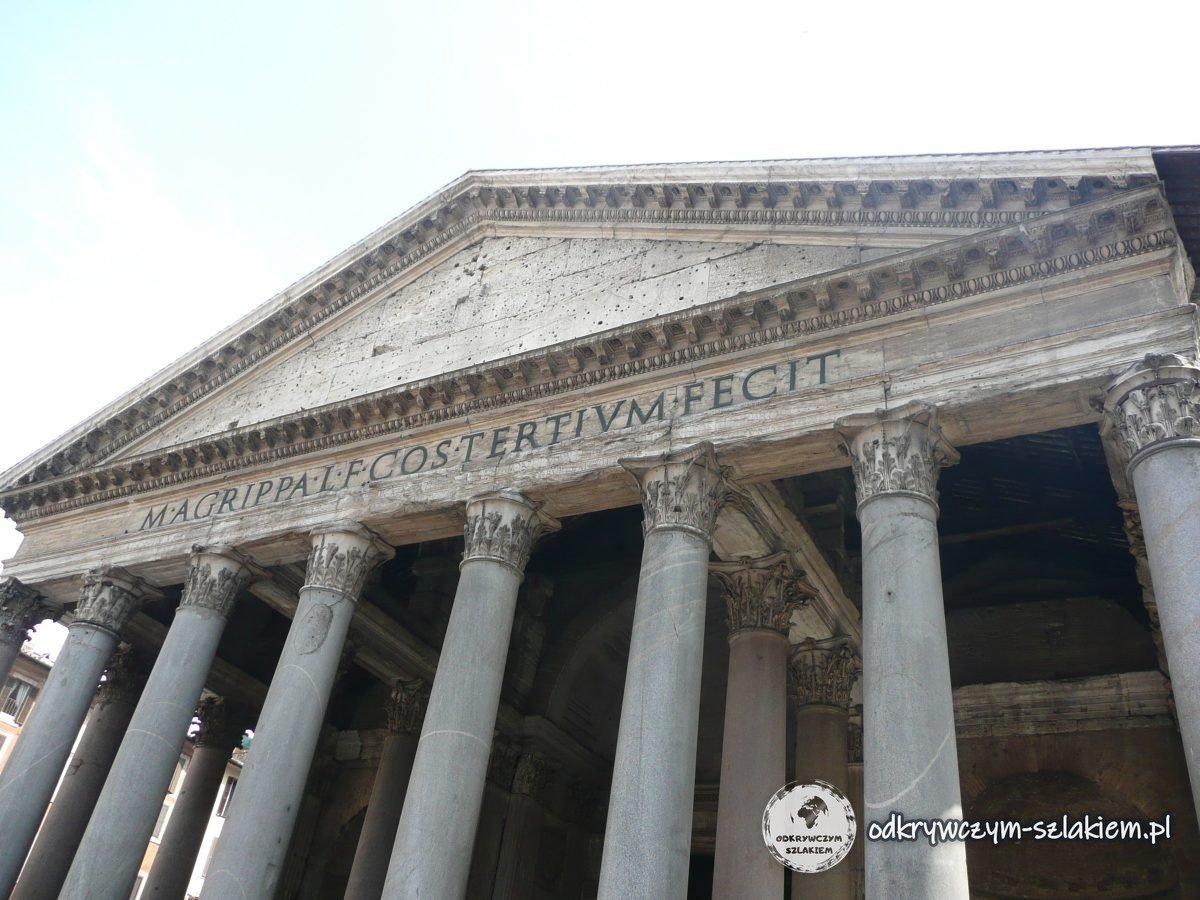 Der Portikus des Pantheons in Rom mit der Agrippa-Inschrift am Fries