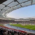 Wnętrze Stadionu Śląskiego w Chorzowie z pełnymi trybunami przed Meczem Legend Polska–Brazylia