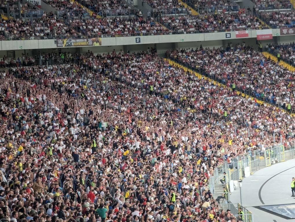 Pełne trybuny Stadionu Śląskiego podczas Meczu Legend