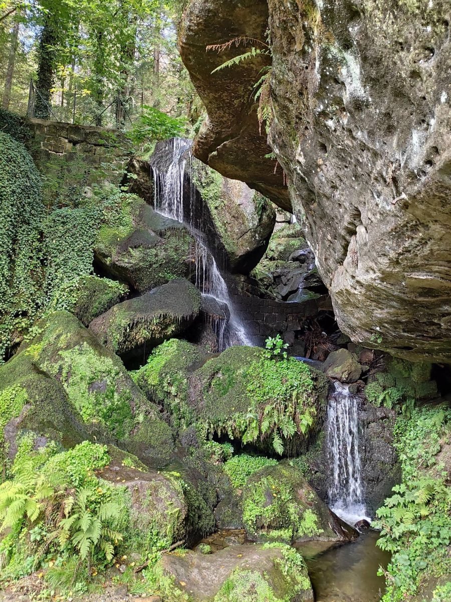 Wodospad Lichtenhainer Wasserfall w dolinie Kirnitzsch