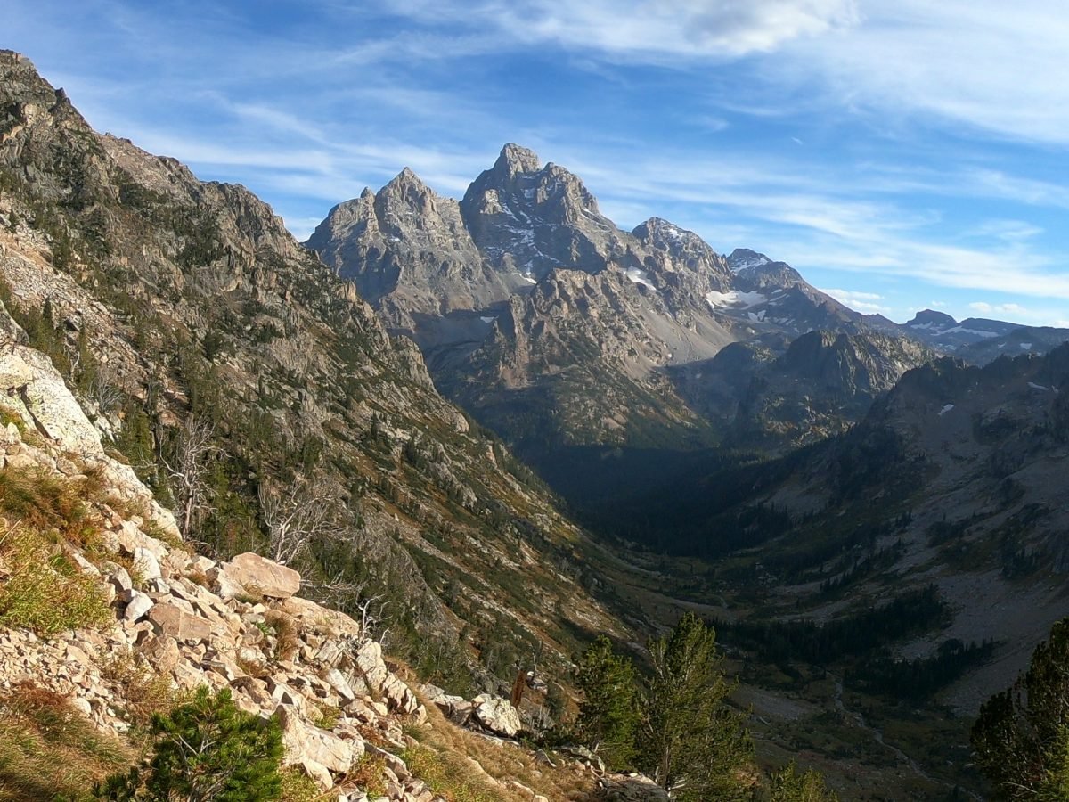 Widok z Paintbrush Divide w dół Cascade Canyon na Grand Teton