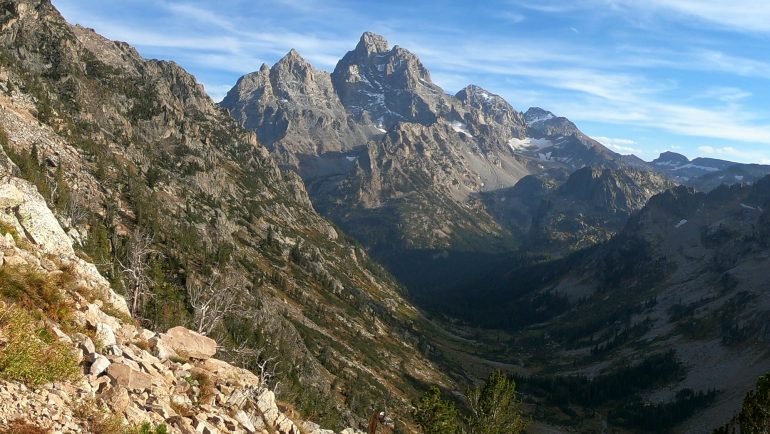 Widok z Paintbrush Divide w dół Cascade Canyon na Grand Teton