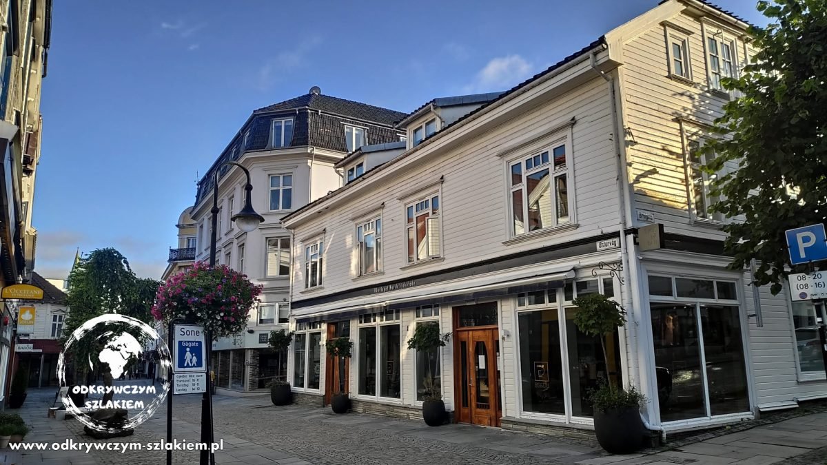 Drewniane kamienice i sklepy w centrum Stavanger