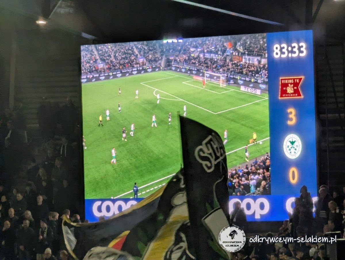 Telebim z wynikiem 3:0 dla Viking FK w meczu z Hamarkameratene