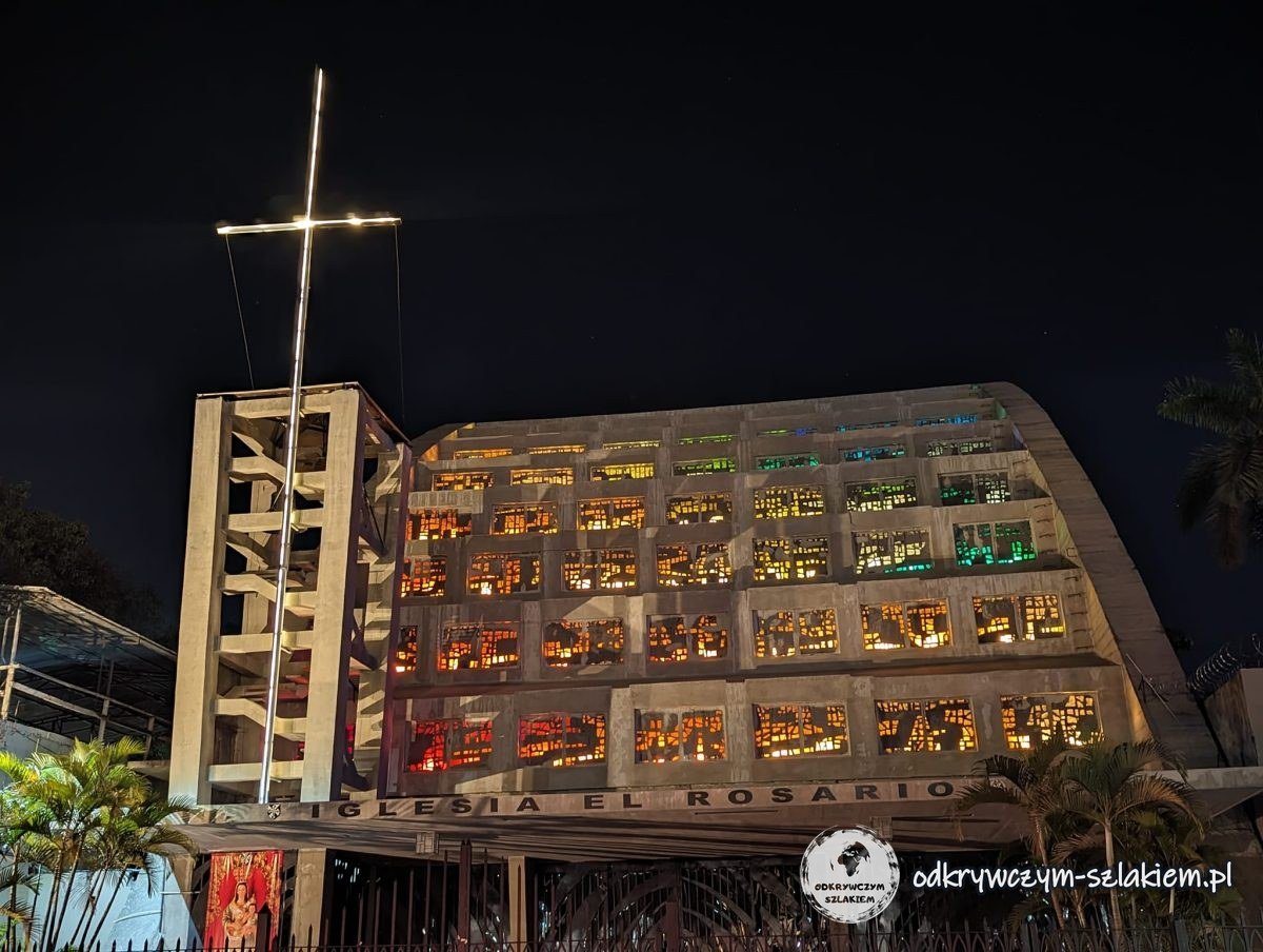 Kościół El Rosario w San Salvador nocą