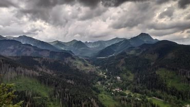 Widok z Nosala (1206 m) na Tatry i Zakopane