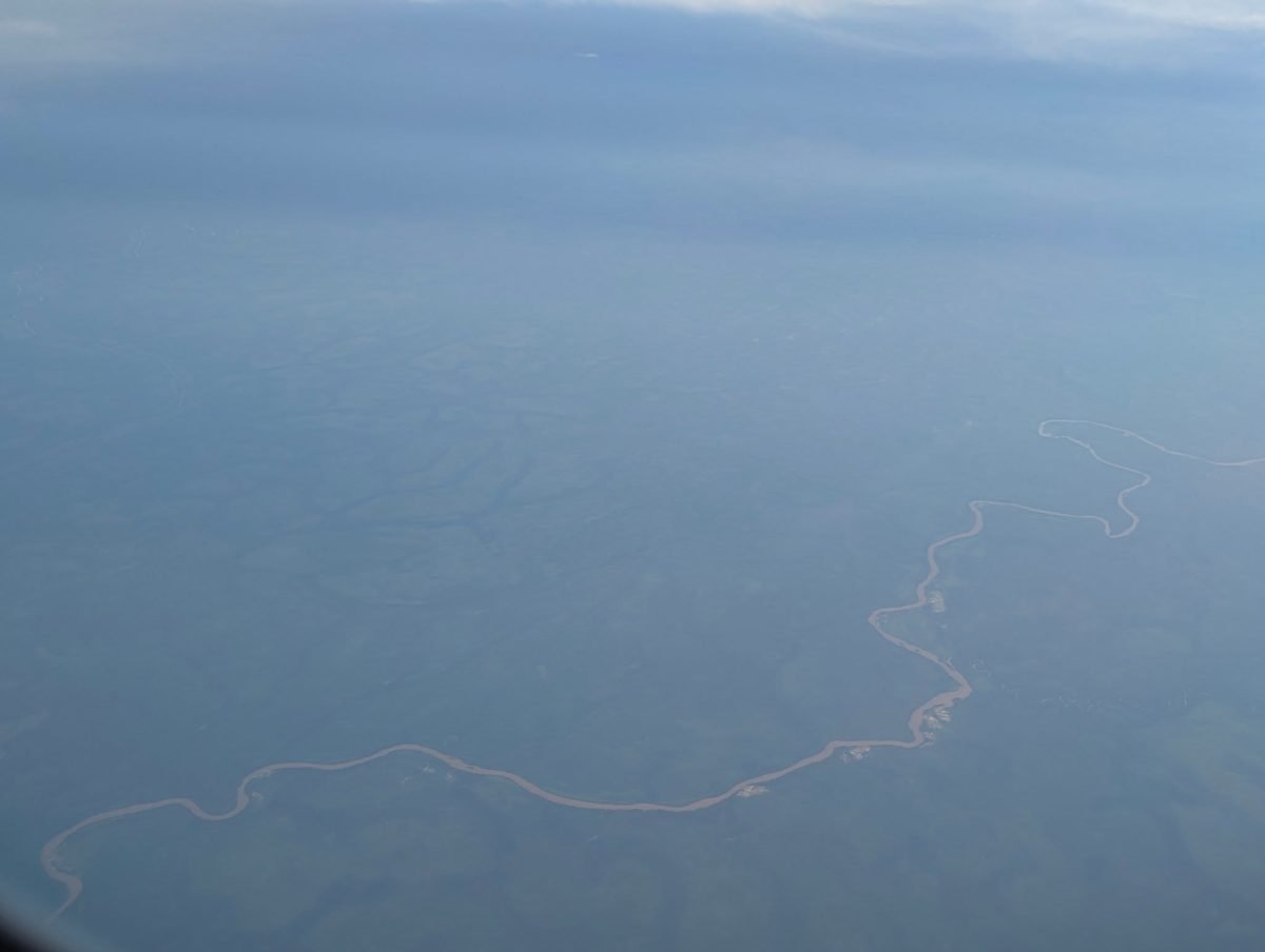 Meandrująca rzeka w Afryce widziana z samolotu