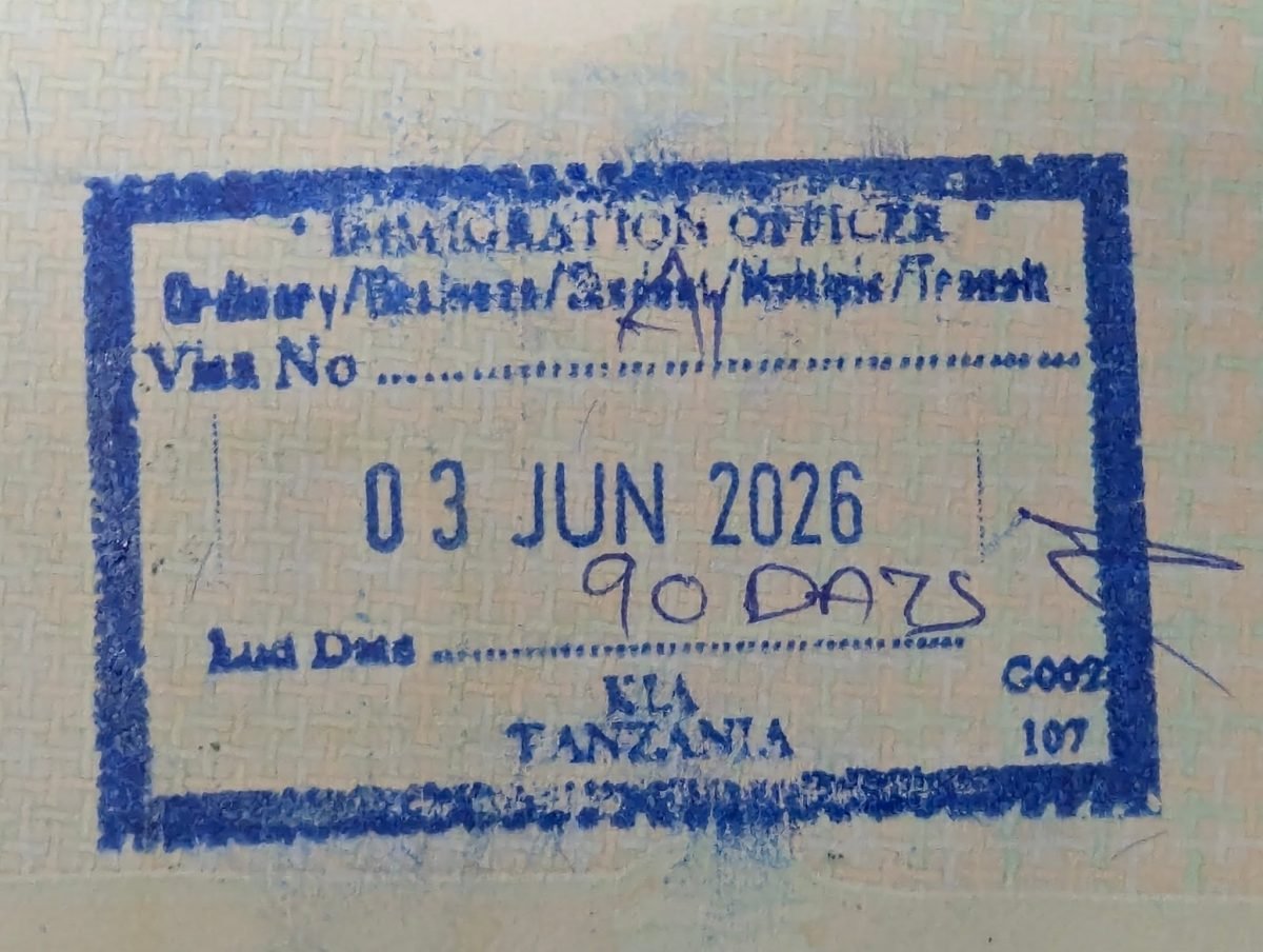Pieczątka wizowa z lotniska Kilimanjaro z datą 3 czerwca 2026 i adnotacją 90 dni