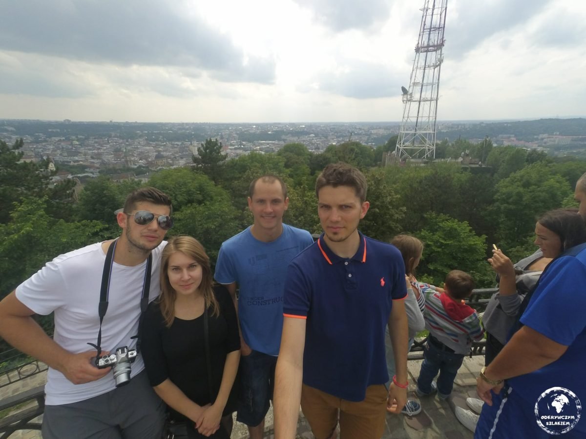 Na Wysokim Zamku we Lwowie, w dole panorama miasta