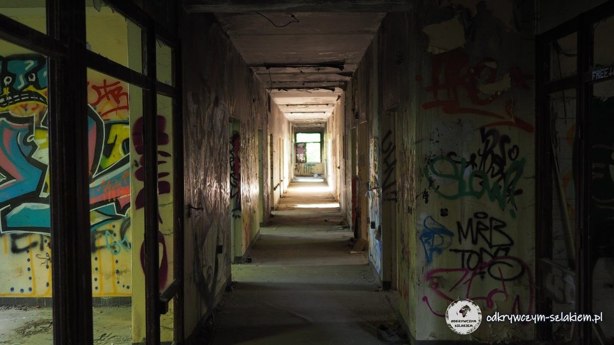 Korytarz z graffiti w dawnym szpitalu dziecięcym Weißensee
