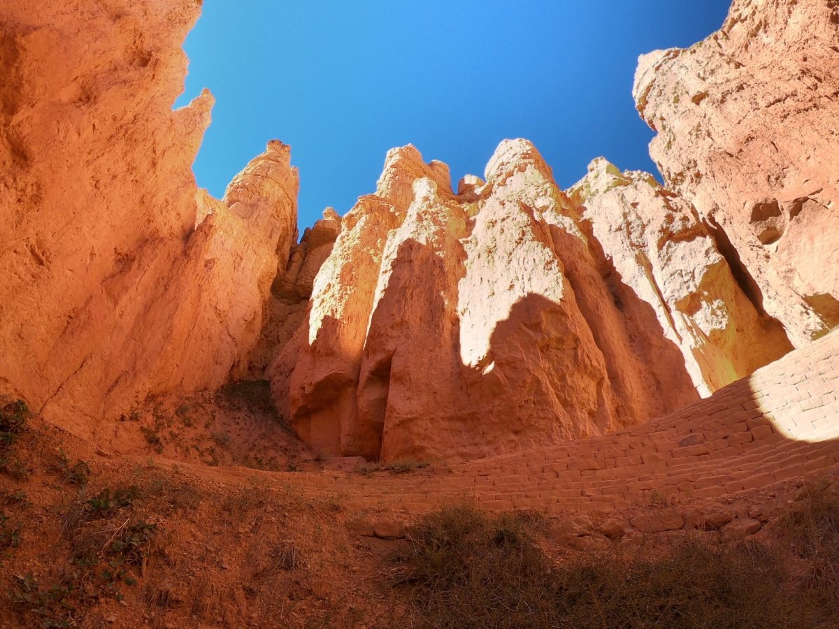 Pomarańczowe iglice skalne z bliska w Bryce Canyon