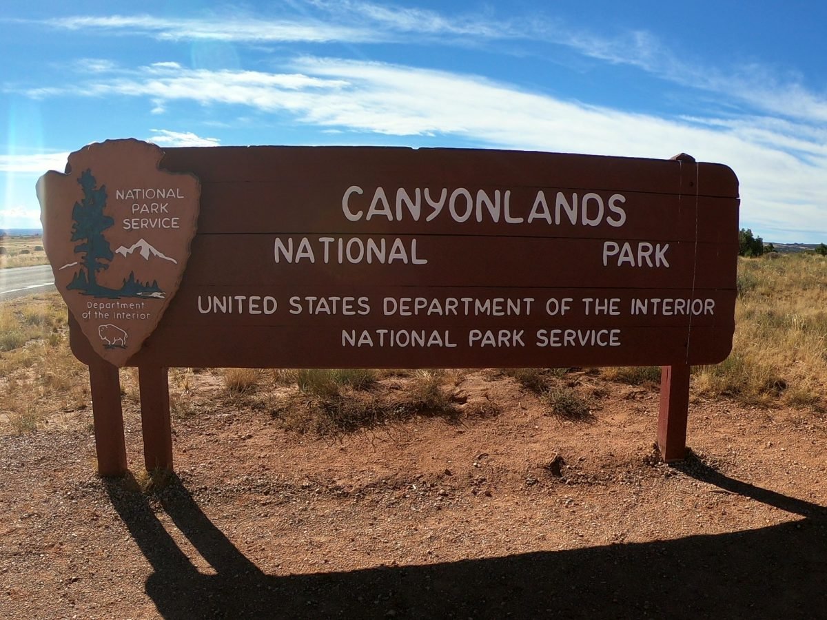 Tablica przy wjeździe do Parku Narodowego Canyonlands