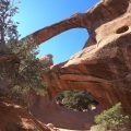 Double O Arch – dwa łuki skalne jeden nad drugim w Parku Narodowym Arches