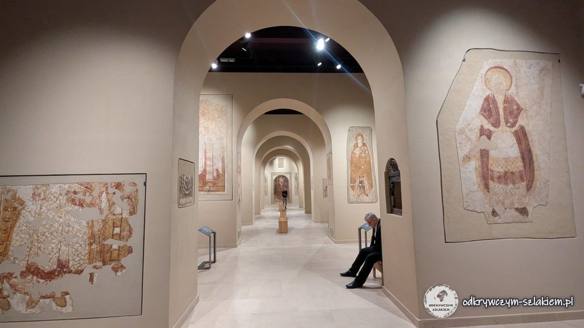 Pinturas murales de la catedral de Faras en la Galería Faras del Museo Nacional de Varsovia