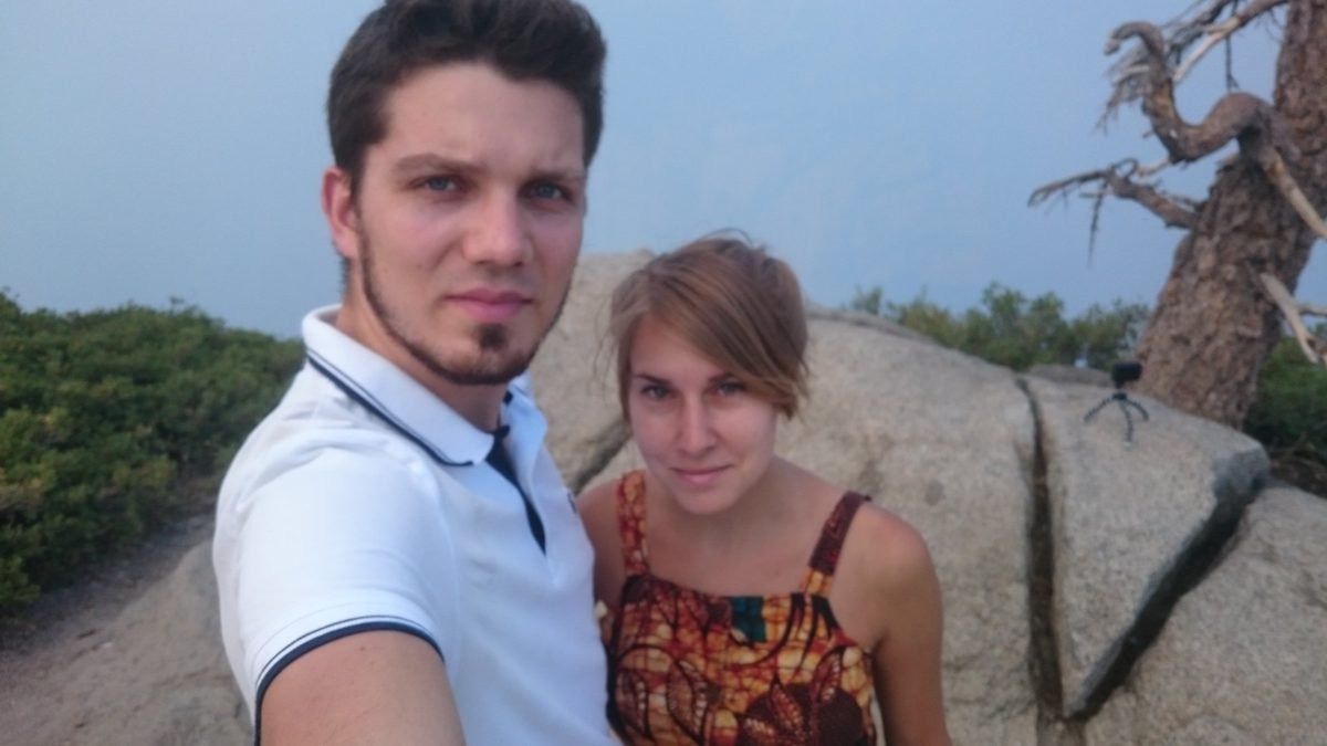 Glacier Point w dymie z pożaru Ferguson Fire (lipiec 2018)