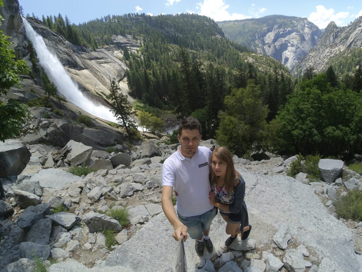 Przy wodospadzie Nevada Fall (181 m)