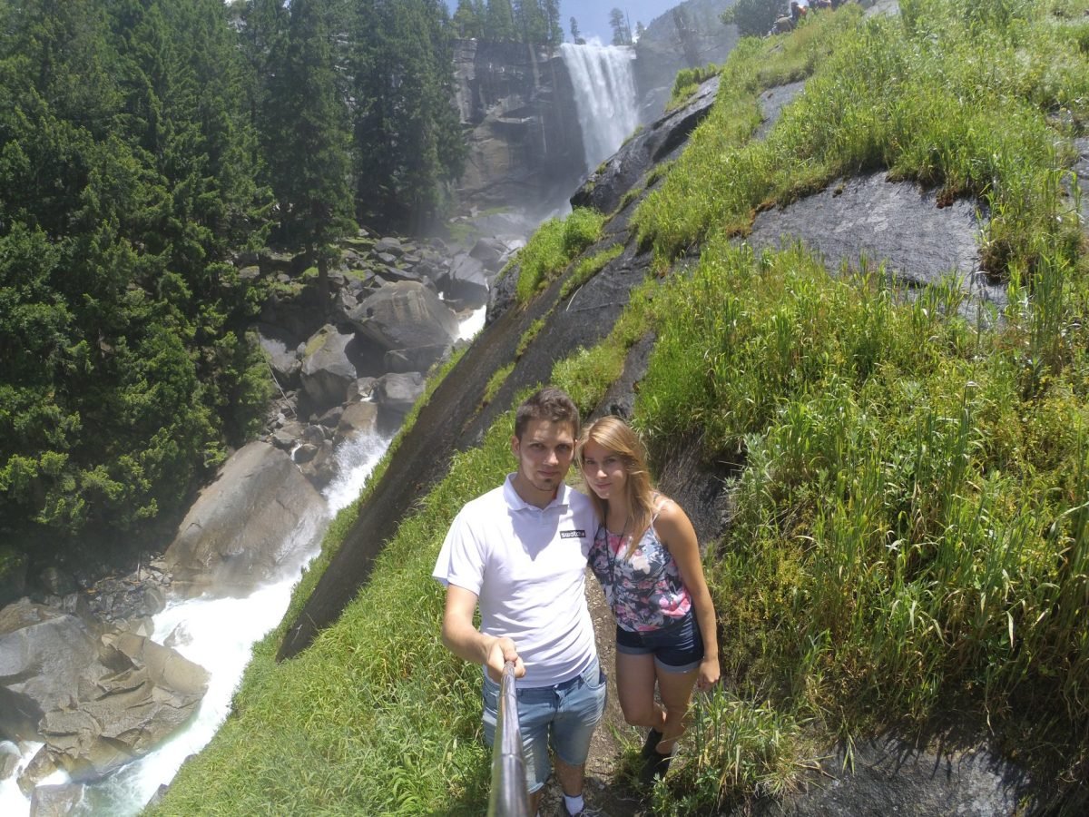 Wodospad Vernal Fall na szlaku Mist Trail