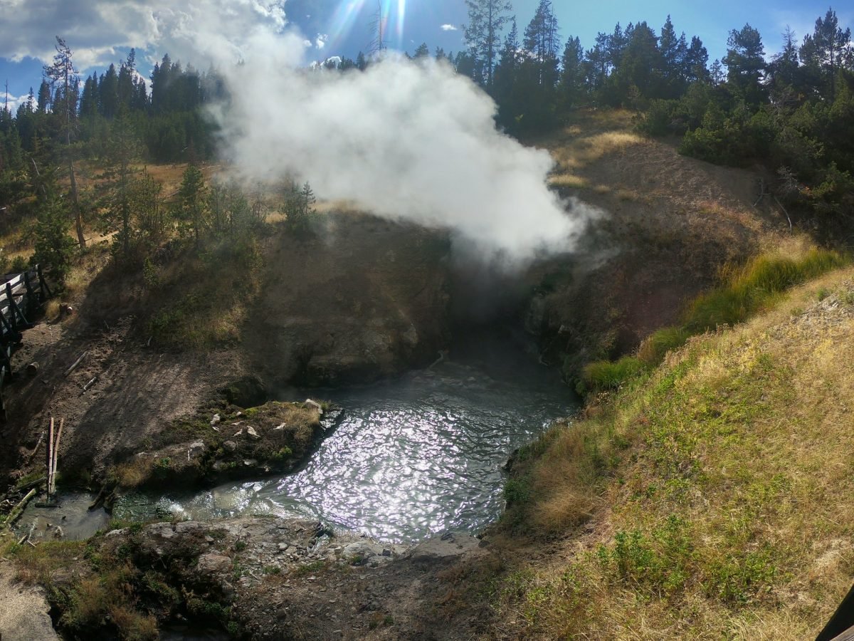 Para nad gorącymi źródłami przy Mud Volcano