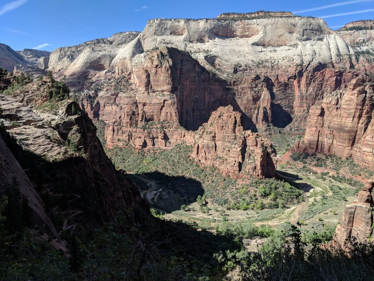 Widok z Observation Point na kanion Zion i grań Angels Landing