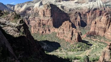 Widok z Observation Point na kanion Zion i grań Angels Landing