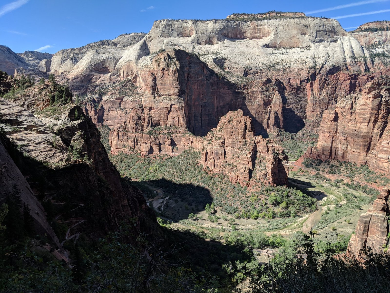 Widok z Observation Point na kanion Zion i grań Angels Landing