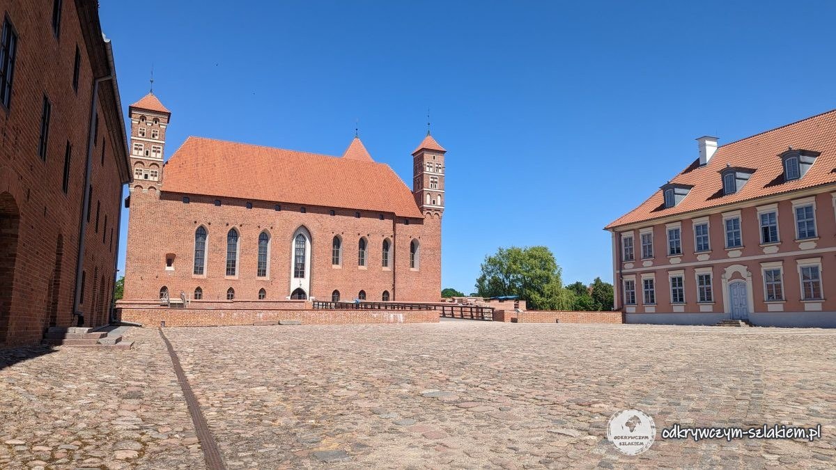 Die gotische Burg der ermländischen Bischöfe in Lidzbark Warmiński (Heilsberg), vom gepflasterten Hof der Vorburg aus gesehen